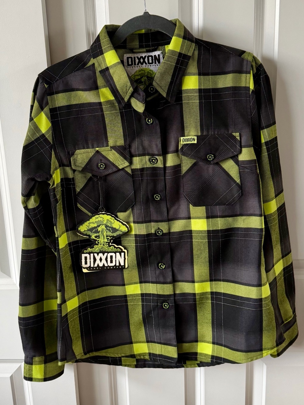 Dixxon Uranium Flannel Women’s M Black Neon Green NWT